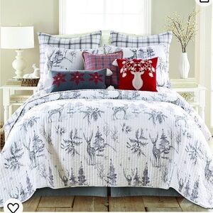 Levtex Home Christmas Holiday Quilt NWT 50x60